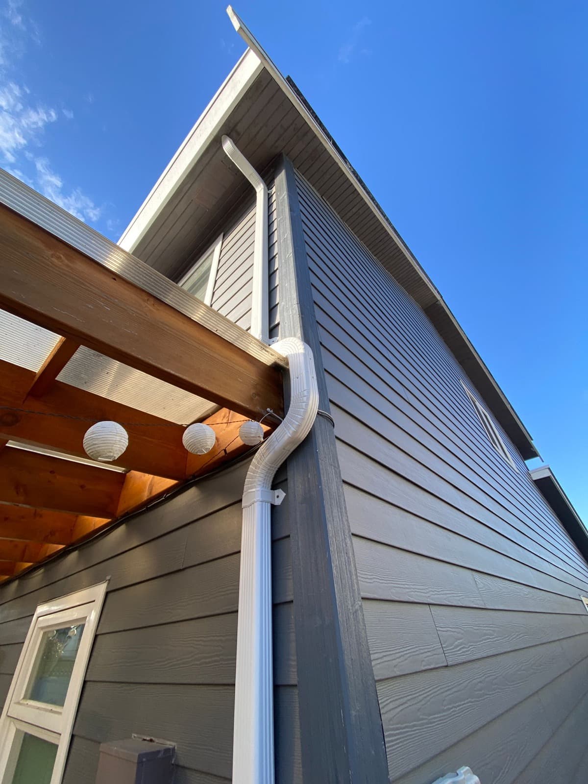 Seamless gutter installation